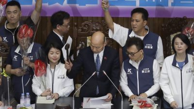 台湾立法院三读通过改革法案 行政院拟覆议民进党寻求释法