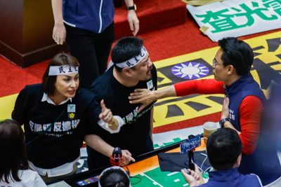 台湾立法院改革法案续审朝野再吵翻天   蓝白力拼周二三读通过