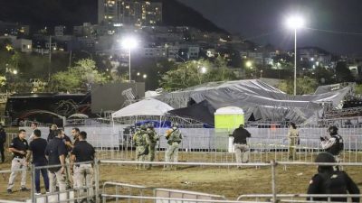 墨西哥政黨競選活動舞臺倒塌　5人死亡　約50人受傷