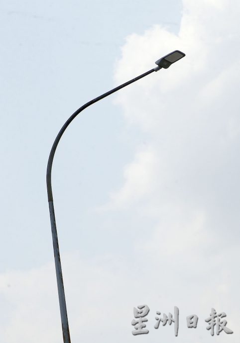 大道怡东路口苏丹阿兹兰沙路 110万换逾17公里LED灯