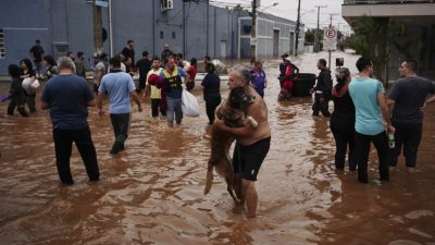 巴西南部暴雨成灾 近7万人流离失所
