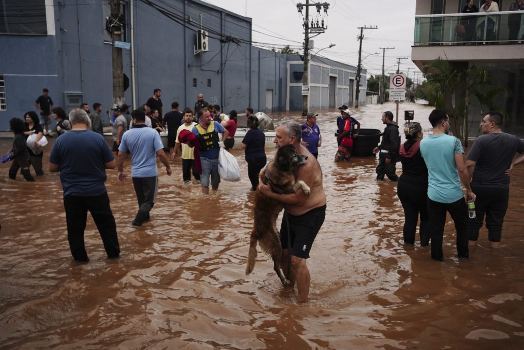 巴西南部暴雨成灾近7万人流离失所