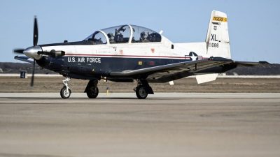 弹射座椅误启动 美空军飞行员教练身亡