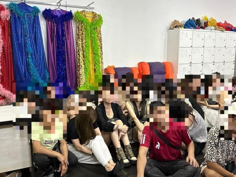 扣41中国女子 移民局捣毁隆市“吊花场”