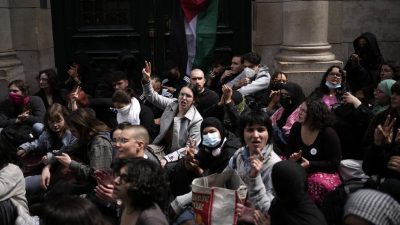 挺巴勒斯坦示威蔓延法国 巴黎政治学院关闭主校区