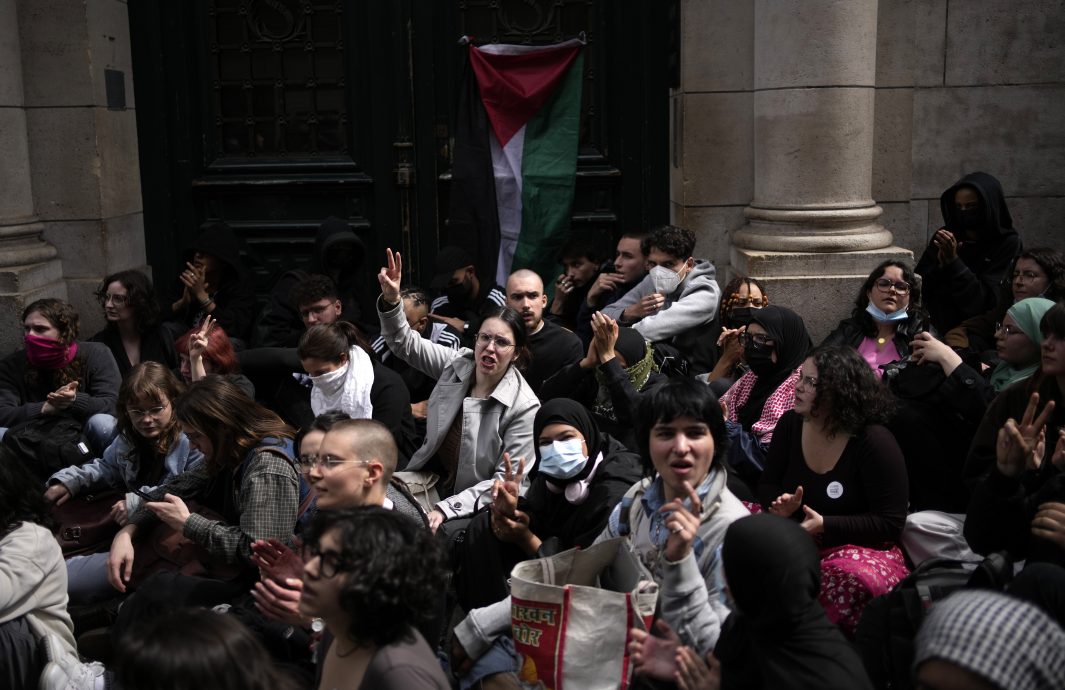 挺巴勒斯坦示威蔓延法国 巴黎政治学院关闭主校区
