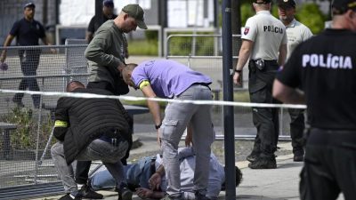 斯洛伐克总理身中4枪 政府称有生命危险
