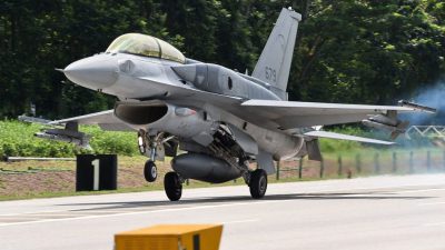 新防长：F-16飞行员已接受全面体检 无严重伤势