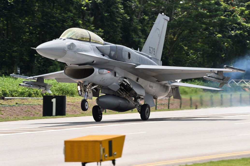 新防长：F-16飞行员已接受全面体检 无严重伤势
