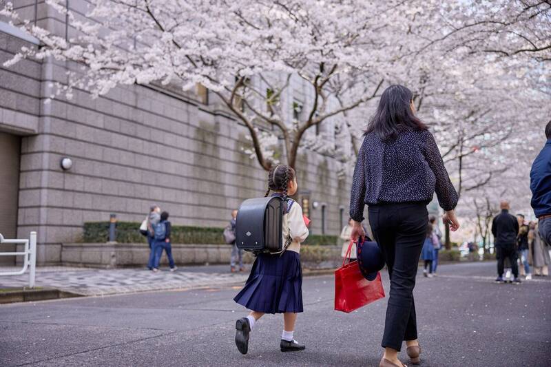 日本未来恐“剩一名儿童”！学者：可能是首个少子化灭绝国家
