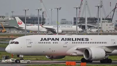 日本机场又出事！ 日航2客机羽田机场擦撞紧急停飞