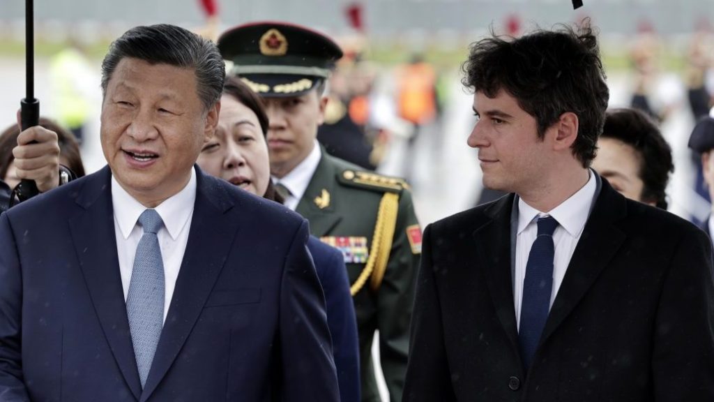 法国总理说中文“您好”迎习近平　被赞“讲的很好、很标准”