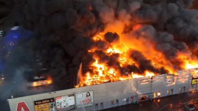 波兰购物中心惊天大火 1400间店舖 超80%被烧毁