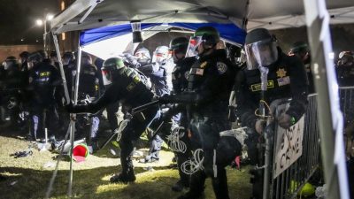 洛城警方强制清场 UCLA挺巴示威暂落幕