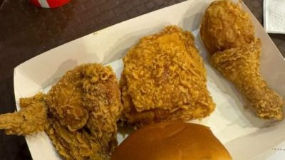 炸鸡太小店员自动给多一块 网民感动惊呼“KFC变了！”