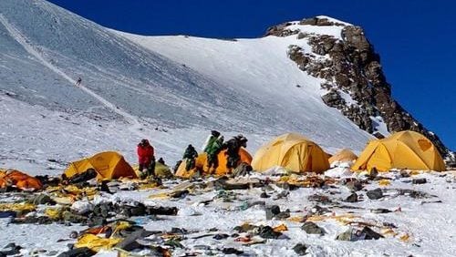 珠穆朗玛峰：不可颁发过多的攀登许可证