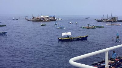 百名菲律宾平民船队 驶向有争议的黄岩岛维权