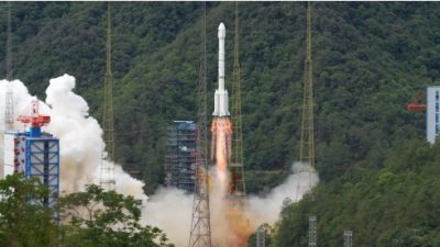 目标构建“智慧天网” 中国首颗中轨宽带通信卫星成功发射