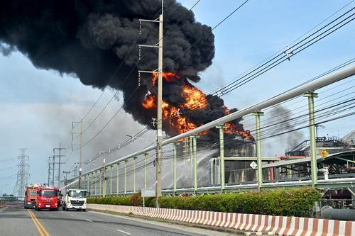看世界)泰国罗勇府化学储库起火1死3伤 200人疏散