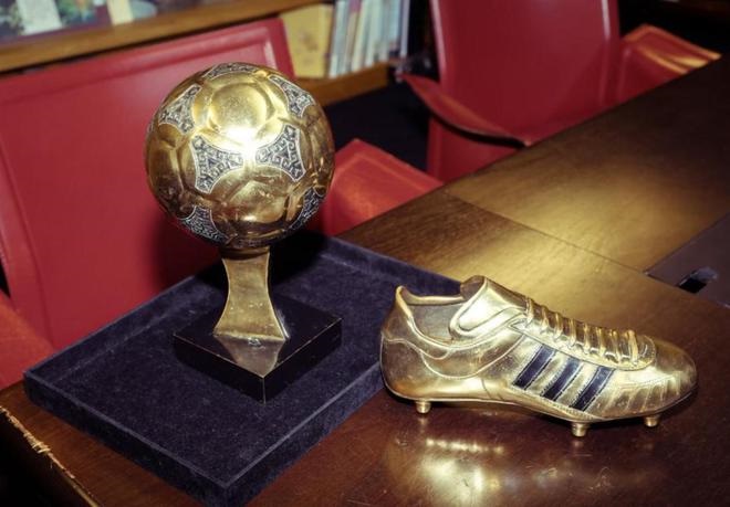 离奇消失数十年后现身巴黎  马拉多纳世杯金球奖供拍卖