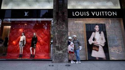 经济放缓 奢侈品销售跌  中国消费者不买名牌包了
