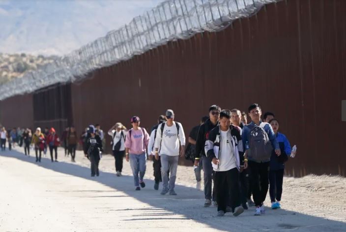 美中恢复合作  遣返涌入美国南境的中国非法移民