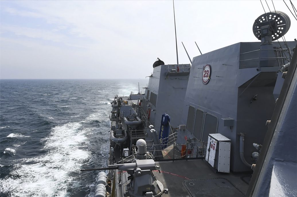 美军神盾舰通过台海　解放军东部战区全程跟监警戒