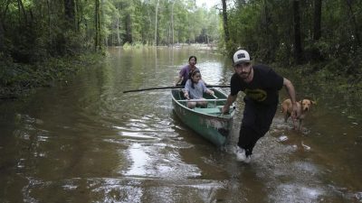 美国得州强降雨引发洪灾