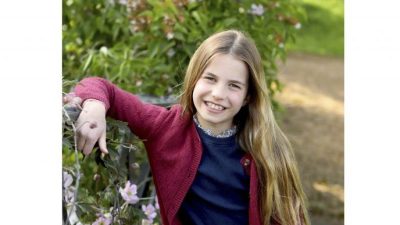 英国夏洛特公主9岁生日 肯辛顿宫公布纪念照