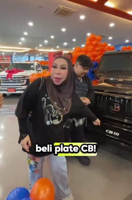 视频|Cik B庆19岁生日买马赛地G63 配幸运车牌CB111