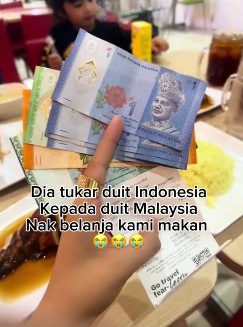 视频|女佣自掏腰包雇主感动落泪 “她用印尼盾换马币请客”