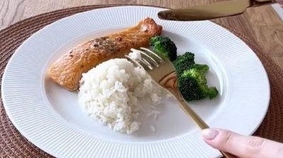 視頻 | 洋人教用刀叉吃飯惹議 “吃到明天也吃不完！”
