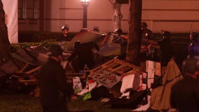 警察包围清场 南加州大学示威者弃营离去 无人被捕