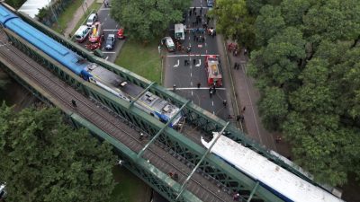 阿根廷火车相撞酿90伤 疑信号电缆遭窃致调度意外