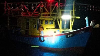 霹渔业局展开渔船执法行动 捕21人扣3渔船