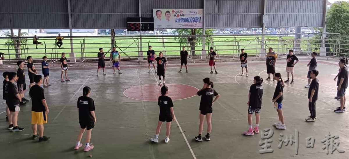 霹篮总曼绒分会举办 58人参加初级裁判课程
