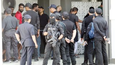 20名“TR黨”成員被控   持槍警員護送防騷亂