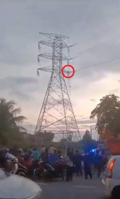 视频| 不怕遭电殛 男子爬上高压电塔 消拯局用云梯车救他