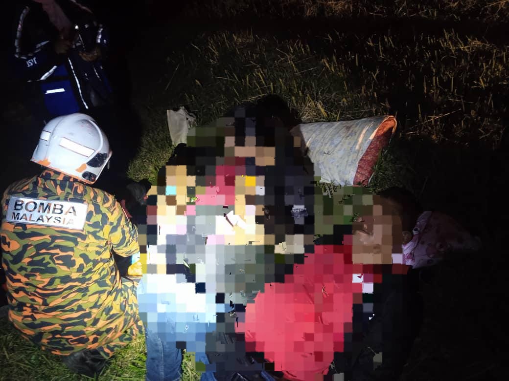 休旅车失控翻覆 车上8人包括2婴孩被救出