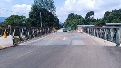 加蕉路桥梁崩塌处  临时军用桥已通车 