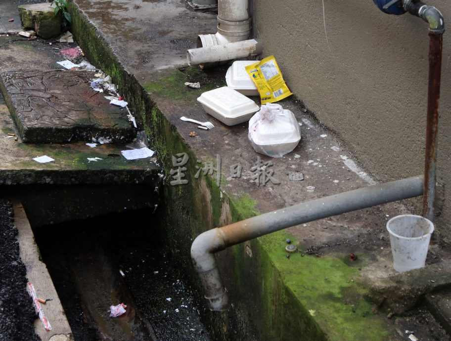 NS芙蓉/曾敏兴医生路垃圾遍地引市议员关注，争取巡逻取缔增加垃圾桶