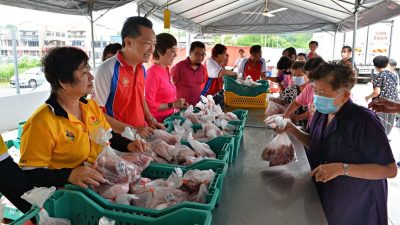 亚沙社区市集端午节促销 700公斤猪肉45分钟售罄