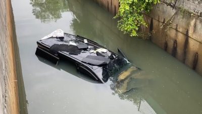休旅车失控撞入2米深沟渠   3男女困车内溺水身亡