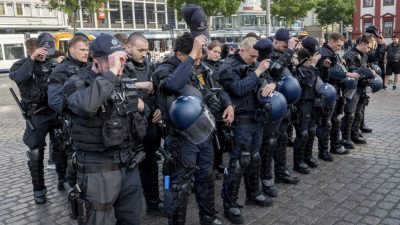 德国反伊斯兰集会遭遇持刀攻击 1名警官伤重不治