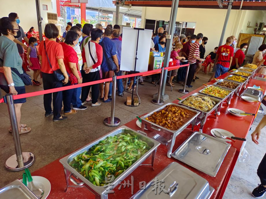 NS封面主文/“素名远播”神庙初一十五 免费供素食送暖