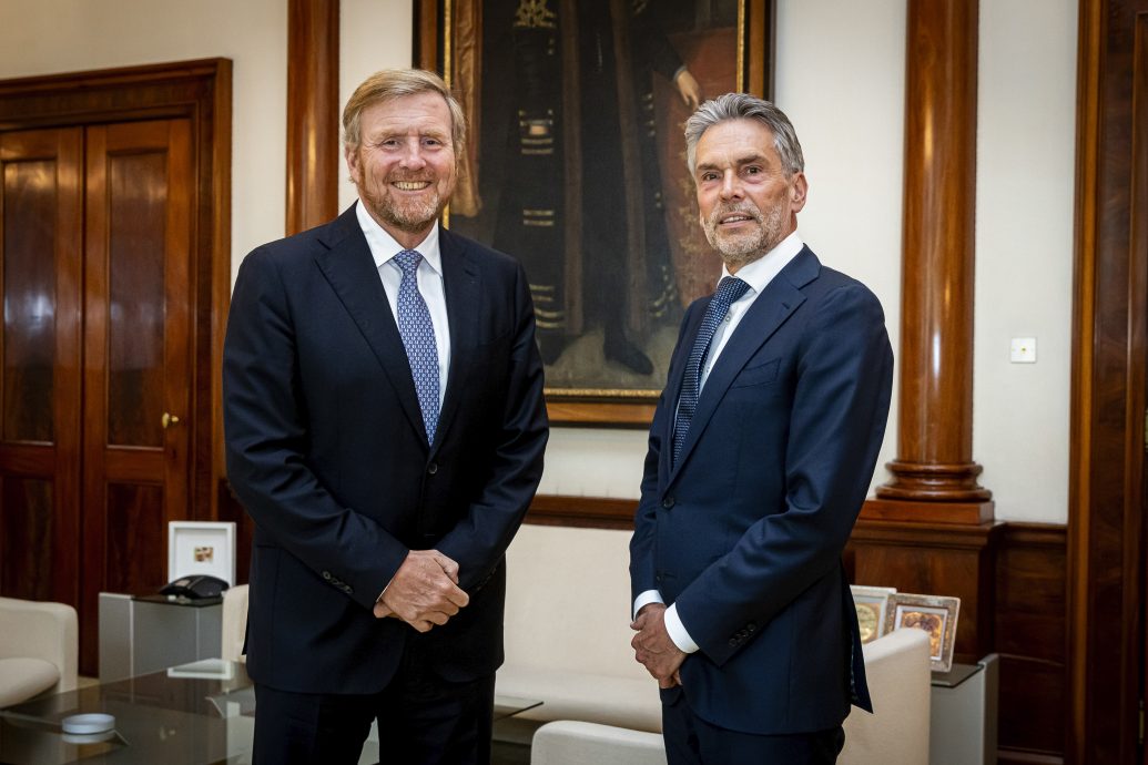 荷兰新首相绍夫宣誓就职拟祭“最严格”移民政策- 国际- 带你看世界