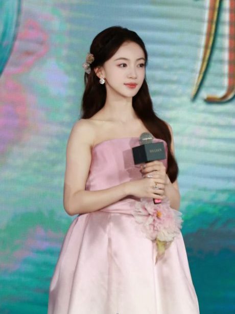 吴谨言孕肚藏不住 网民疯猜预产期