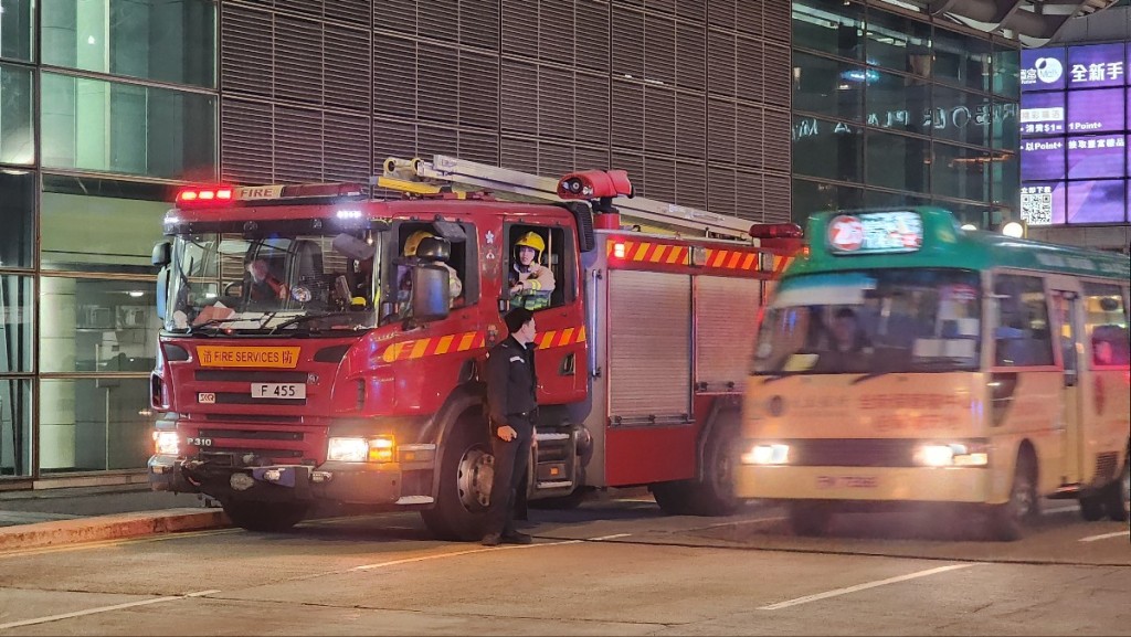 警接殴斗炸弹连环投报 刘德华尾场个唱被恶搞